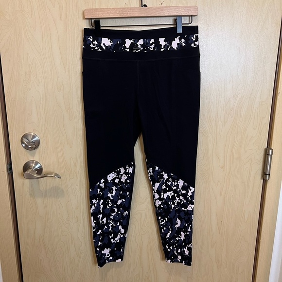 Sweaty Betty Leggings - Picture 3 of 3